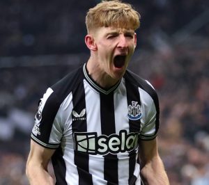 NJUKASL MINIMALNIM REZULTATOM SAVLADAO MANČESTER JUNAJTED: Čovek odluke bio je mladi Gordon! (VIDEO)