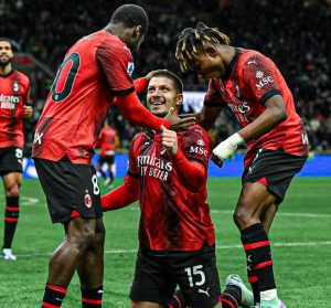 JOVIĆ SPASIO MILAN: Srbin se probudio u najvažnijem momentu za Rosonere! (VIDEO)