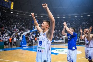 HRVATSKI KOMENTATOR PEVAO NAKON PORAZA PARTIZANA: Evo kakva je psma u pitanju! (VIDEO)