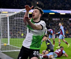 LIVERPUL PONOVO NEZADOVOLJAN SUĐENJEM, ALI OVOG PUTA UZELI SU SVA TRI BODA: Borio se Barnli, ali nisu mogli protiv daleko jačeg rivala!