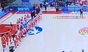 SKANDAL U IZREAELU: Navijači zviždali poginulim policajcima! (VIDEO)