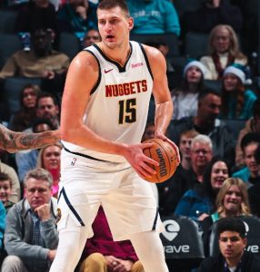 ŠARLOT OZBILJNO NAMUČIO ŠAMPIONE: Jokić flertovao sa tripl-dablom i doneo pobedu Nagetsima! (VIDEO)