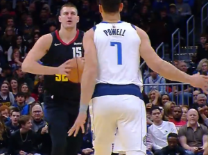 JOKIĆEVA MAGIJA VEĆ NA OTVARANJU MEČA:  Egzum ostao u šoku nakon Nikoline asistencije! (VIDEO)