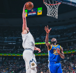 LUDU UTAKMICU SMO IMALI ZA KATOLIČKI BOŽIĆ: Jokić je leteo po terenu, delio fenomenalne asistencije, jedna je čak završila kod Karija! (VIDEO)