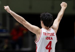 TEODOSIĆ SEJE MAGIJU PO TERENU: Ovakav potez Zvezdinog pleja apsolutno niko nije očekivao! (VIDEO)