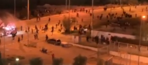 HAOS U GRČKOJ: Huligani Olimpijakosa prekinuli meč! (VIDEO)