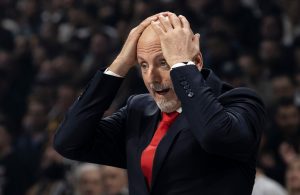 VELIKA RAZLIKA U ODNOSU NA PROŠLU SEZONU: Obradoviću nekad ovacije, sada uvrede po odlasku sa parketa! (VIDEO)