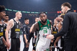 LESOR NIJE MOGAO DA ZADRŽI SUZE: Francuski centar se slomio posle zagrljaja sa Obradovićem (VIDEO)