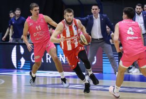 (POLUVREME) OZBILJAN OTPOR MEGE: Zvezda tek u završnici prvog dela uspela da se odvoji!