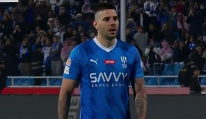 SPEKTAKL NAVIJAČA AL HILALA: Ma kakav Ronaldo, Mitrović je najveća zvezda arapskog fudbala! (FOTO+VIDEO)