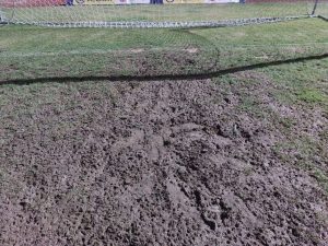 POGLEDAJTE TEREN NA „ČAIRU“: Da li se zaista može igrati u ovakvim uslovima? (FOTO)