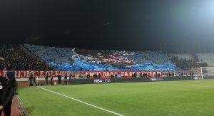 DELIJE ISTAKLE TRANSPARENT PESME KOJU SU SVI ZVEZDAŠI PEVALI KAO DECA: „Kiša pada, ja se klizam…“ (FOTO)