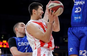 MITROVIĆ IMAO POSEBNU PODRŠKU VEČERAS: Sin sa tribina bodrio tatu – ‘Ne dolazi često, kasno mu je’