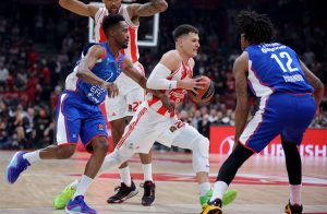 (POLUVREME) ZVEZDA MNOGO DOPUŠTA EFESU: Teodosić trojkom uspeo da smanji prednost Turaka!