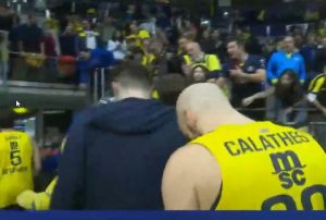 INCIDENT NAKON MEČA IZMEĐU FENERA I PARTIZANA: Pukla ograda, deca pala sa tribine (FOTO)