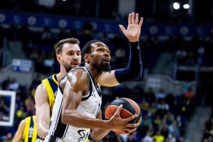 PARTIZANOVA KATASTROFA U ISTANBULU: Košarkaši Fenerbahčea pregazili „Parni valjak“ (FOTO)