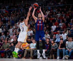 PRAVA LUDNICA U EVROLIGI: Barsa slavila u „El Klasiku“, Virtus čuva drugo mesto, Mekintajer „dželat“ Panatanaikosa! (VIDEO)