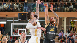 KRALJ JE MRTAV, ŽIVEO KNEZ: ,Majk Džejms uništio šampiona Evrope! (VIDEO)