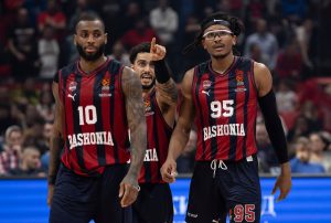 MONEKE POSLAO JASNU PORUKU: ‘Ja sam čudovište!’ – Od Teodosića je dobio poseban poklon! (VIDEO)