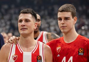 TEK ŠTO JE STIGAO, A OČEKUJE GA DUŽA PAUZA: Loše vesti za Topića, evo kada će na teren Bolomboj i Mitrović!