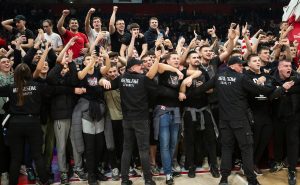 DELIJE U TOTALNOJ EUFORIJI: Pogledajte slavlje navijača Zvezde nakon pobede u derbiju! (VIDEO)