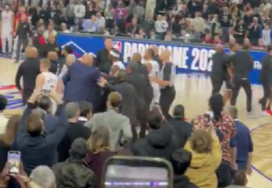 POPTUNI HAOS NA NBA MEČU U PARIZU: Od košarkaškog spektakla do ozbiljnog batinjanja (FOTO+VIDEO)