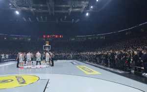 GROBARI SE OPROSTILI OD DEJANA BAŠ ONAKO KAKO JE ZASLUŽIO: Dirljive scene iz Arene obišle čitav svet! (VIDEO)