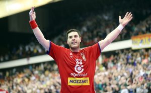 SRAMAN POTEZ NAVIJAČA CRNE GORE: Vređali srpskog reprezentativca!