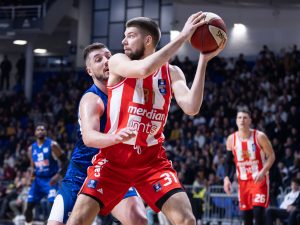 ZVEZDA GUBI OD BUDUĆNOSTI NA POLUVREMENU: Atraktivna igra Podgoričana! (FOTO) (VIDEO)