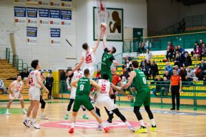 KRKA RAZBIJENA KOD KUĆE OD STUDENATA: Podgoričani peške prošli kroz Novo mesto! (VIDEO)