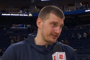 JOKIĆ NA KOMIČAN NAČIN „ISPROZIVAO“ OSTATAK TIMA: „Loši saigrači, loši saigrači! Užasni saigrači“ (VIDEO)