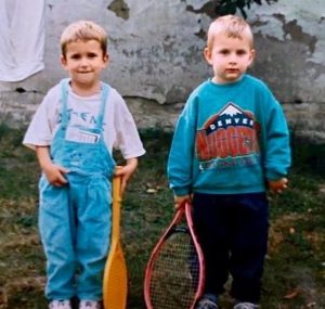 ZBOG JOKIĆA ĆE SE OVO PONOVO NOSITI: Da li se sećate Nikolinog duksa? Sada možete i da ga kupite! (FOTO)