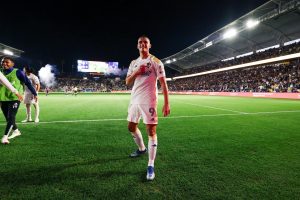 NAJBOLJI NA SVETU DOVEO SINA DA GLEDA MESIJA: Joveljić „upropastio doživljaj“ malom Stefanu (VIDEO) (FOTO)