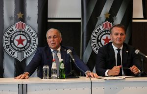 BURNA KONFERENCIJA OBRADOVIĆA IZAZVALA JE VELIKU PAŽNJU: Oglasio se i Ostoja! (VIDEO)