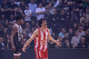 TEODOSIĆ PONOVO DEMONSTRIRA SVOJU MAGIJU: Svojom trojkom sa osam ipo metara „zapalio“ je Delije (VIDEO)
