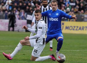 (POLUVREME) RADNIK-PARTIZAN: ‘Crno-beli’ konkretniji, ali se Surduličani dobro brane! (FOTO)