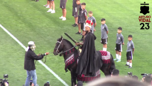 DOČEKALI SU SVOG KRALJA: Vidal se na spektakularan način vratio u Kolo Kolo! (VIDEO)