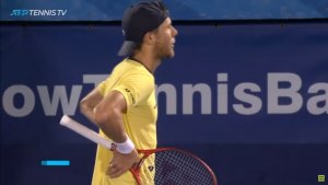 IZUGIBO SERVIS GEM, PA IZVREĐAO RIVALA NA TERENU: Nižerazredni tenis je ponekad uzbudljiviji od elitnog! (VIDEO)