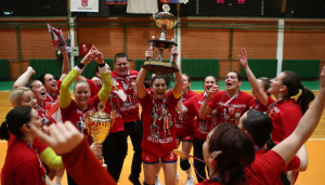 ZVEZDA PRVI PUT OSVOJILA KUP SRBIJE: Znali su kako da proslave uspeh, čak je i Milan Vujko zapevao! (FOTO+VIDEO)