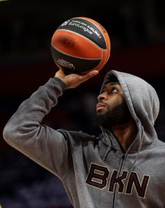 KAKO BI TEK LEGAO CRNO-BELIMA: Momak koji je odbačen u Partizanu ubedljivo najbolji igrač  26. kola EL! (VIDEO)