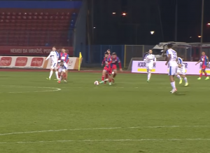 KAKVA MAJSTORIJA: Igrač Borca postigao gol sa pola terena! (VIDEO)