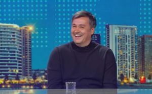 TOKOM GOSTOVANJA RADETA BOGDANOVIĆA, U EMISIJU SE UKLJUČIO GLEDALAC IZ ZATVORA! Hit scena – Evo šta je rekao o derbiju! (VIDEO)