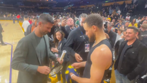 NAJBOLJI ŠUTER SVIH VREMENA SA NAJVEĆIM SPORTISTOM U ISTORIJI: Legendarne scene u Los Anđelesu! (VIDEO)