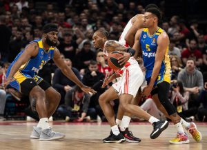 (POLUVREME) ZVEZDA DOMINIRA PROTIV MAKABIJA: Smart i Jago vode crveno-bele do pobede! (VIDEO)