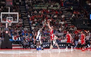 BIĆE DRAME DO POSLEDNJEG KOLA: Armani pobedio – Partizan sa još tri tima deli 10. mesto!  (FOTO)