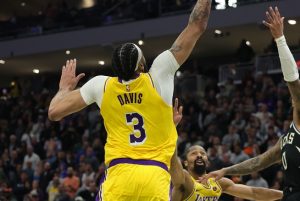 LUDNICA I VELIKI PREOKRET LEJKERSA: Dejvis odigrao prvi ovakav meč u karijeri, Adetokumbo tragičar! (VIDEO)