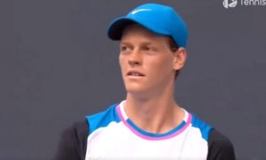 MASTERS U MAJAMIJU: Kiša „pomogla“ Sineru, Rune se obrukao i osvojio samo dva gema! (VIDEO)