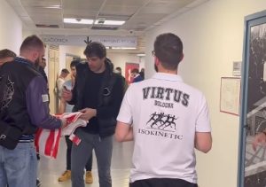 „J***TE KAKAV KVALITET DRESOVA“: Teodosić napravio šou ispred svlačionice Virtusa i sve nasmejao! (VIDEO)