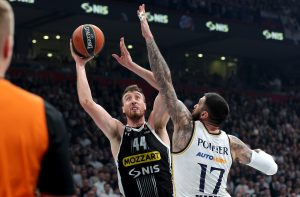 (POLUVREME) VELIKA BORBA U KRCATOJ ARENI: Promašeni ziceri, tenzija i ludih 20 minuta Partizana i Reala! (VIDEO)