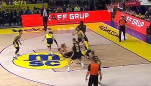 OVO SE NE VIĐA SVAKI DAN: Slovenac postigao jedan od najluđih koševa u Evroligi (VIDEO)